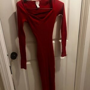 Red Maxi Bodycon Dress with Long Cuffed Sleeves and V-Neck for Night Out